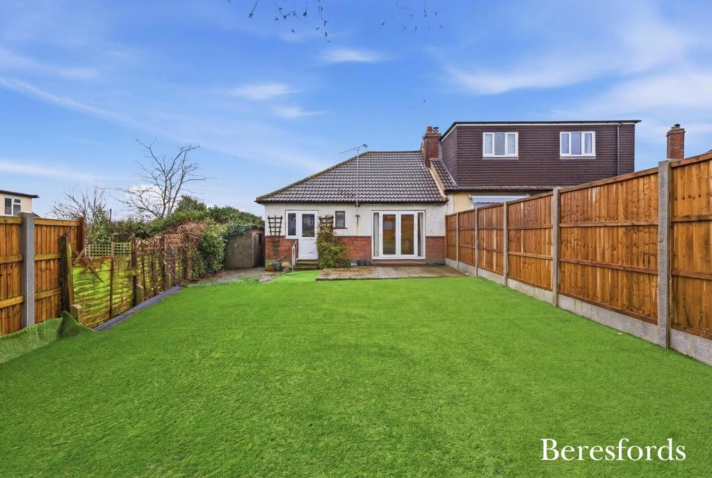 Property photo 2 of 12 Garden