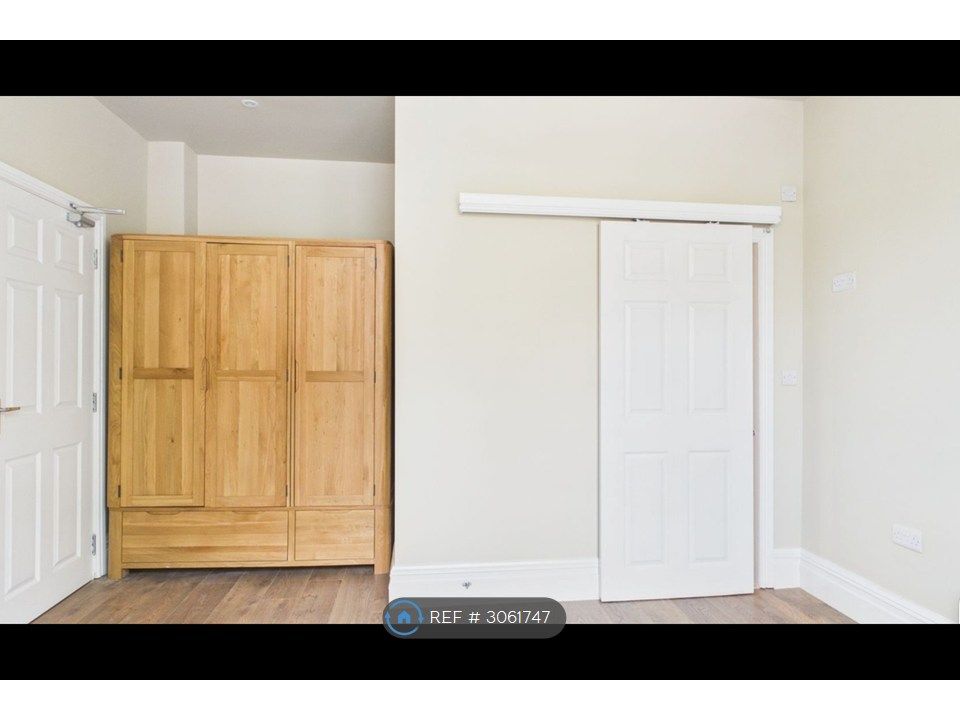 Property photo 3 of 8 Triple Wardrobe (Door To Ensuite)