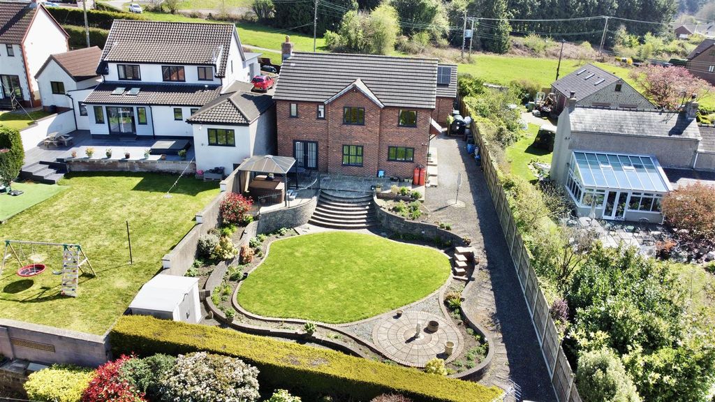 Property photo 2 of 34