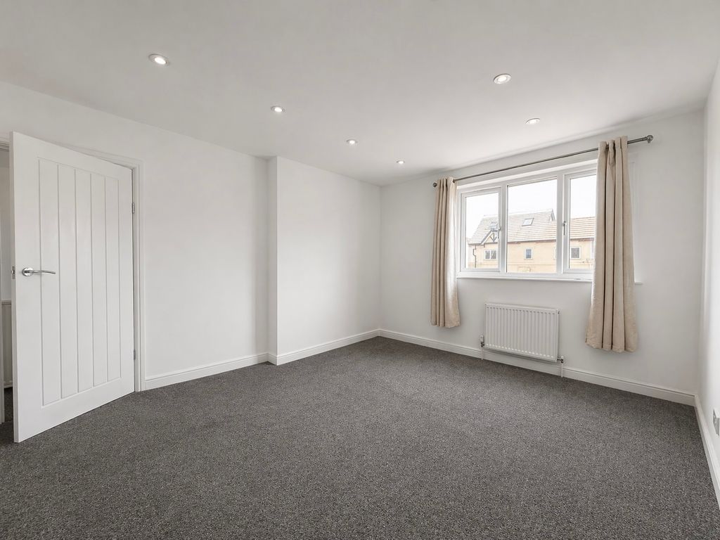 Property photo 2 of 9 Master Bedroom