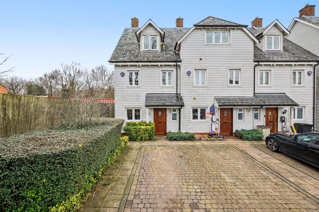 Property photo 1 of 32