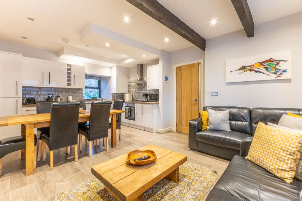 Property photo 3 of 24