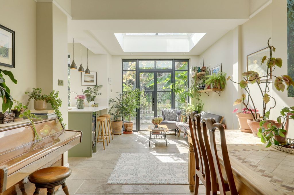 Property photo 2 of 23