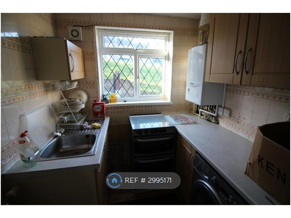 Property photo 2 of 6 Kitchen