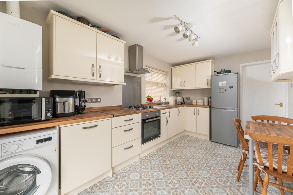 Property photo 3 of 19 Breakfast Kitchen