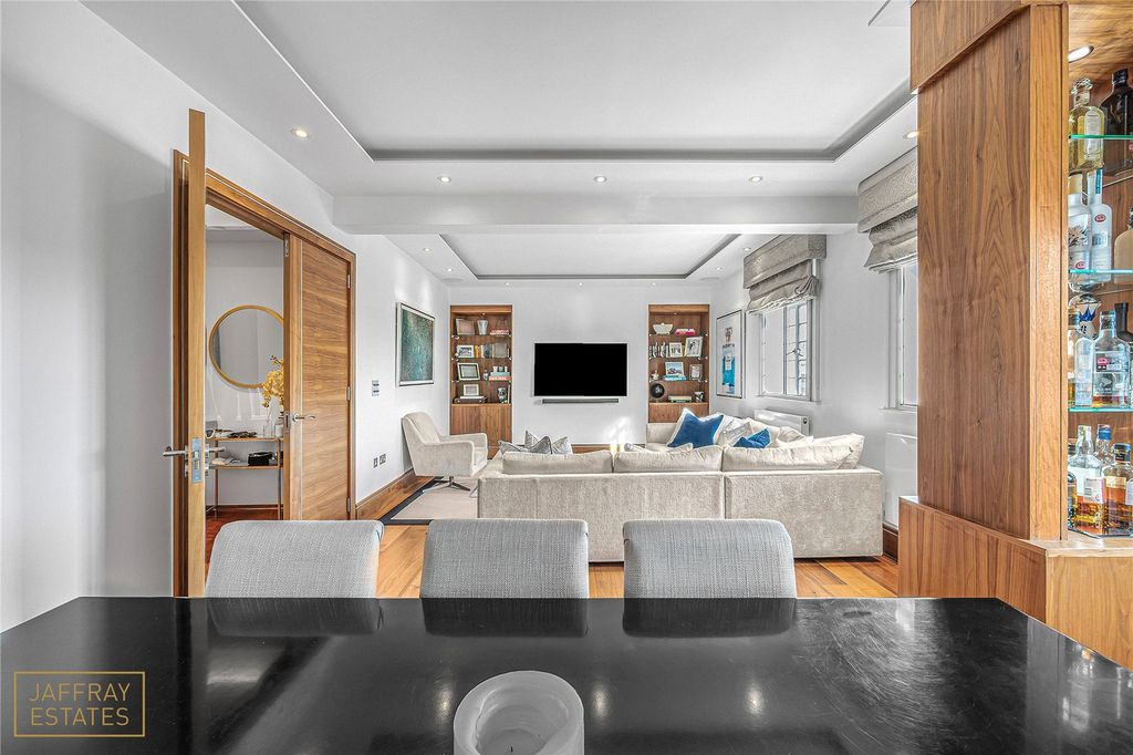 Property photo 1 of 15 Reception