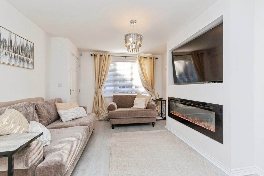 Property photo 2 of 19 Pbox-Img.Jpg