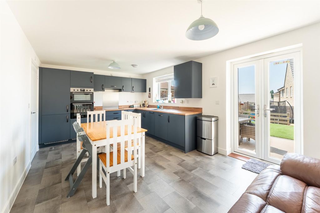 Property photo 2 of 19 Kitchen Diner 3.Jpg