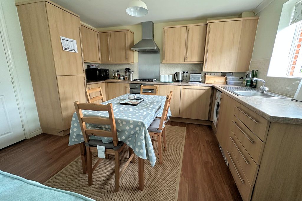 Property photo 3 of 16 Kitchen/Dining Area