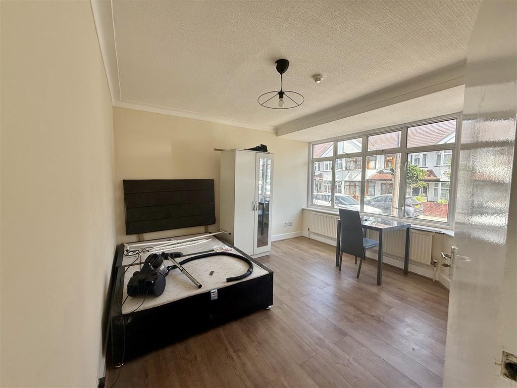 Property photo 1 of 14 Bedroom 1