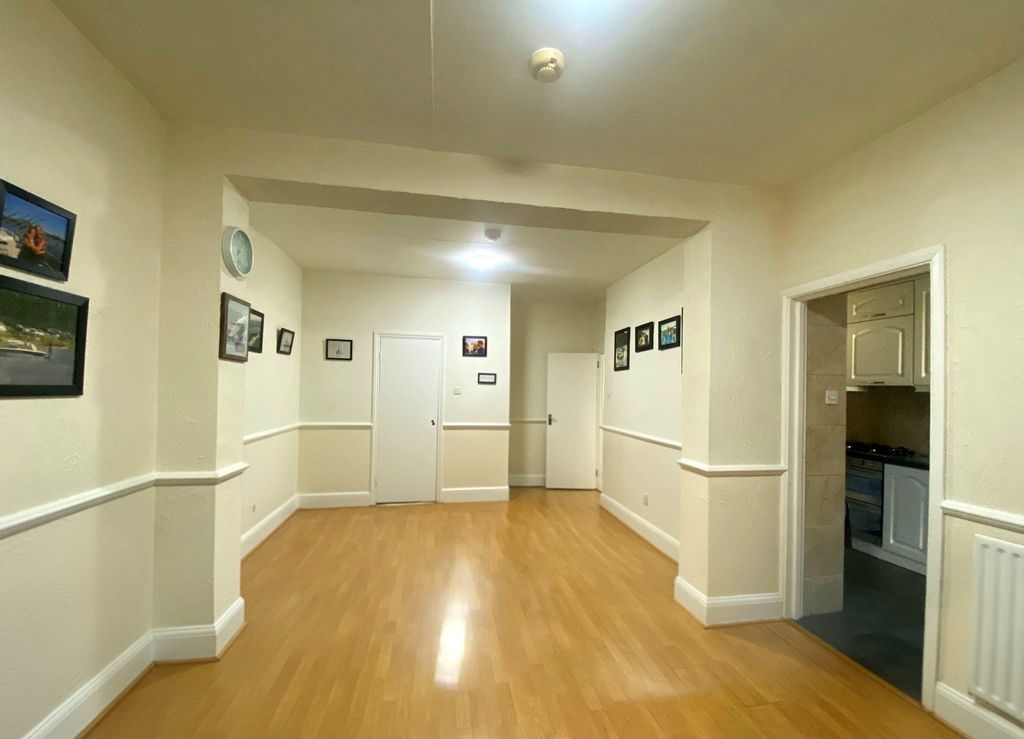 Property photo 3 of 27 Gallery