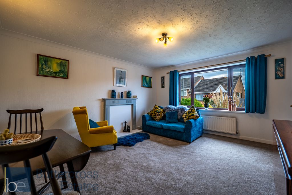 Property photo 2 of 19 Lounge