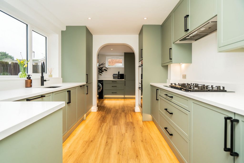 Property photo 3 of 25