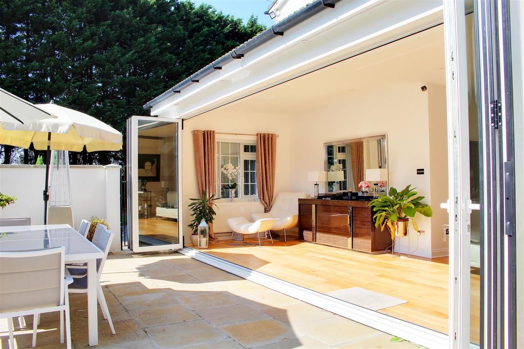 Additional image 7 of 5 bed detached house for saleDixons Hill Close, North Mymms AL9