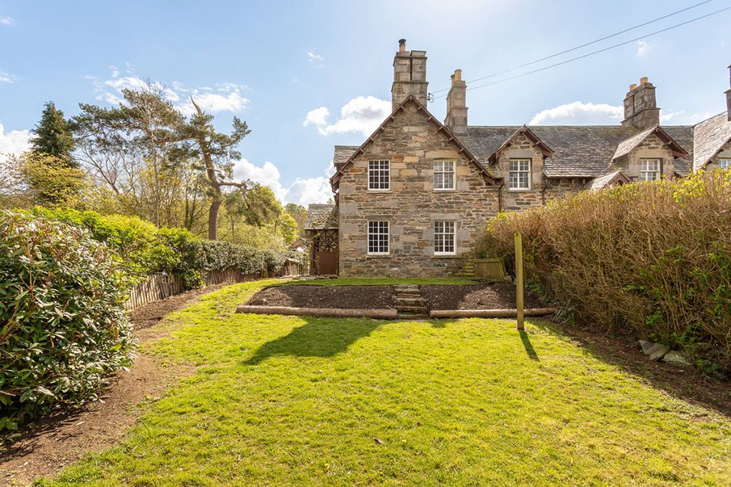 Property photo 2 of 26