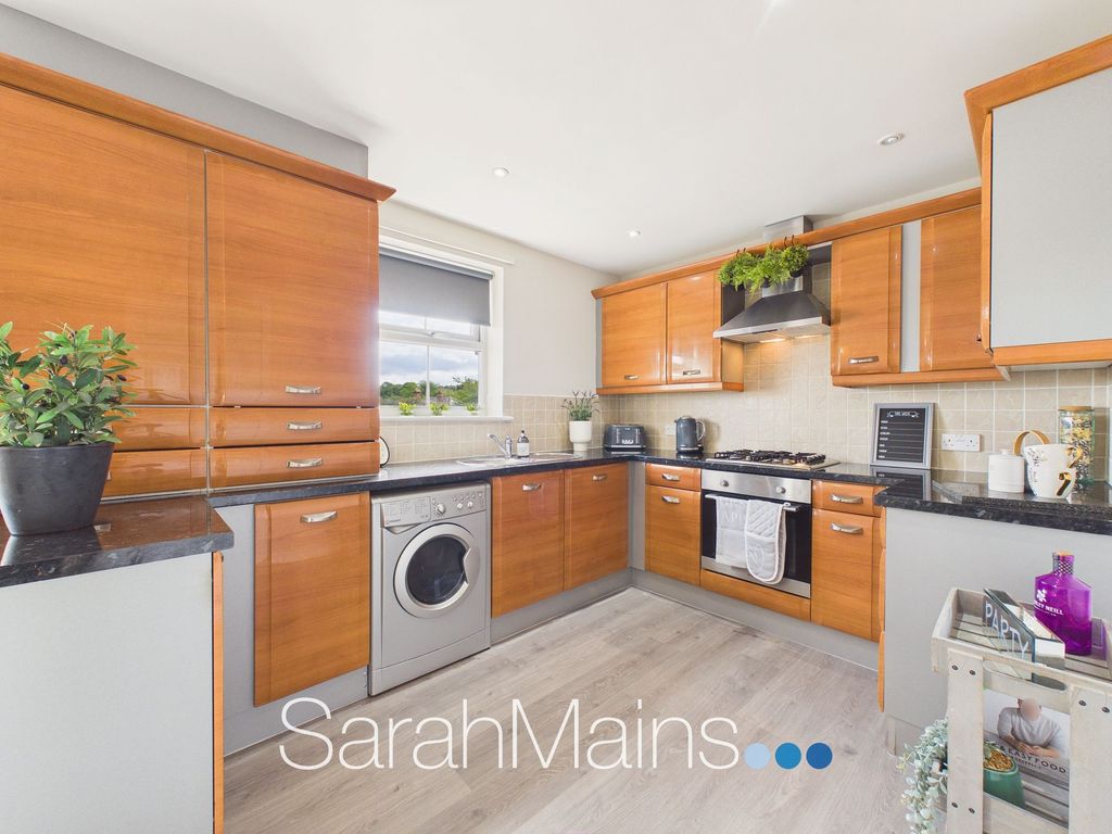 Property photo 3 of 11 Kitchen