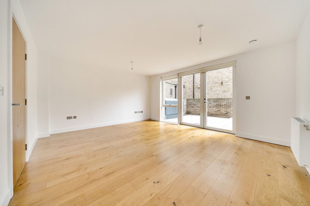 Property photo 2 of 17 1501126-6-6A71c75...