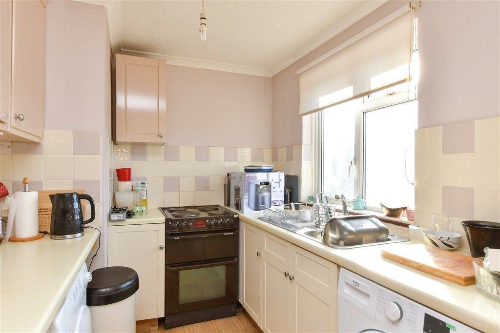 Property photo 2 of 7 Kitchen