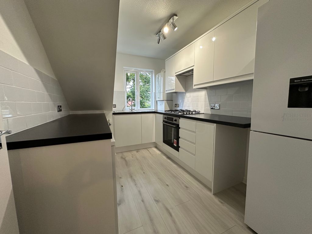 Property photo 3 of 8 Kitchen 2.Jpeg