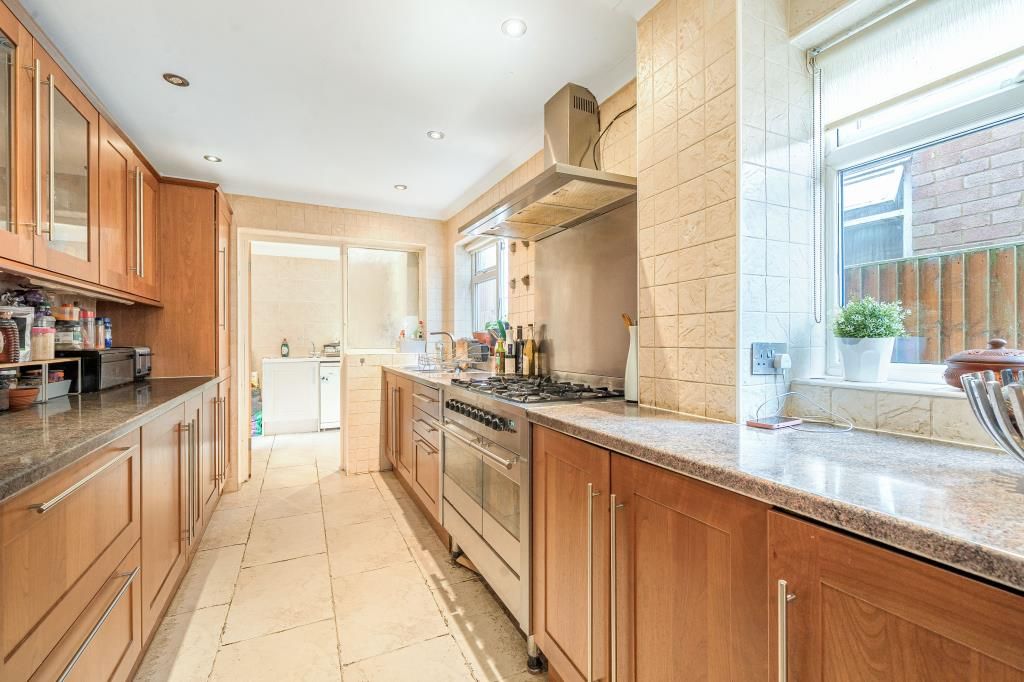 Property photo 3 of 20 Kitchen