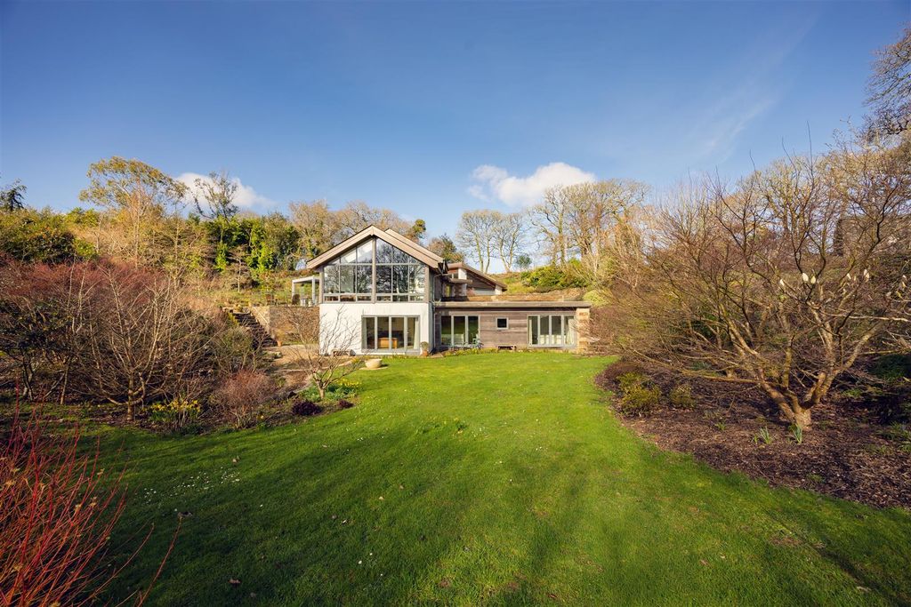 Property photo 3 of 33