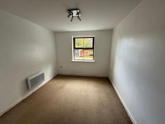 Property photo 2 of 5 Bedroom 1