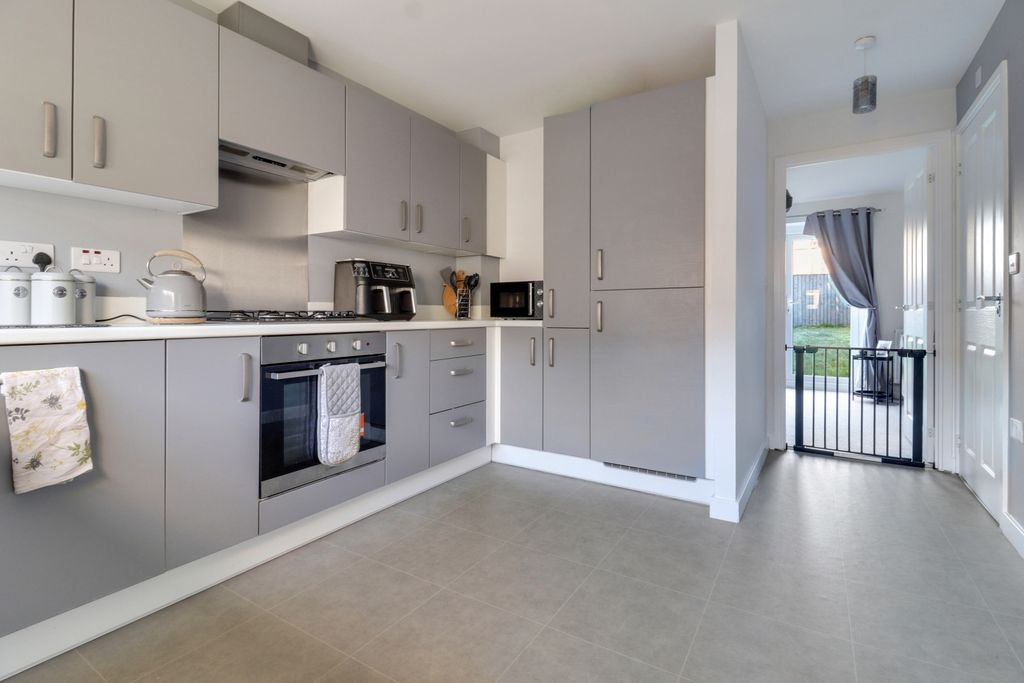 Property photo 3 of 13 Virginiaroad-2