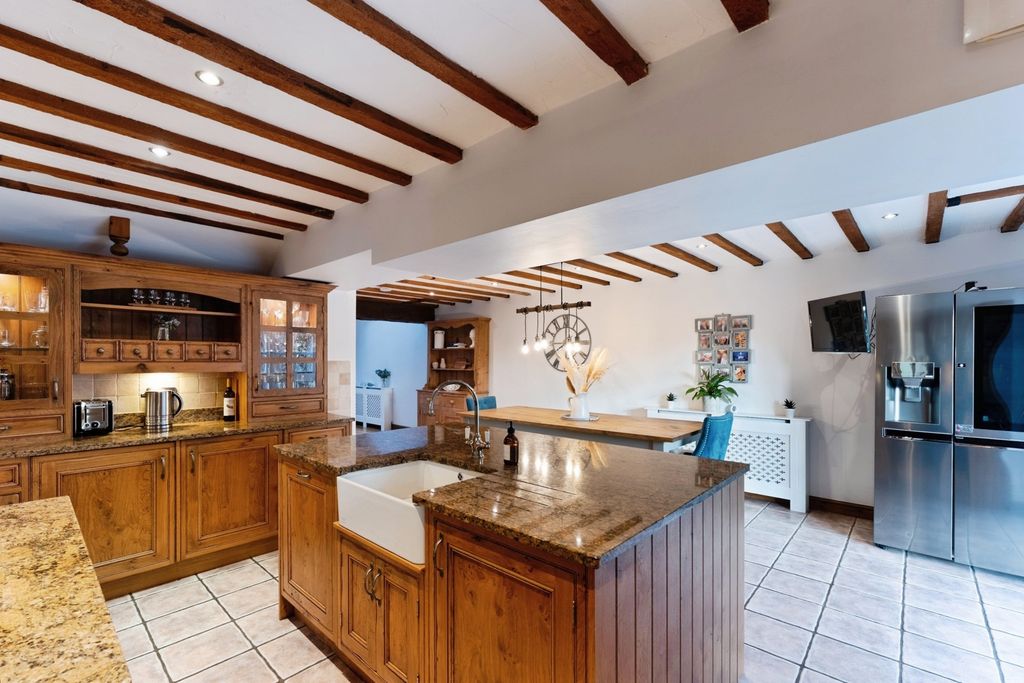 Property photo 3 of 35 Kitchen