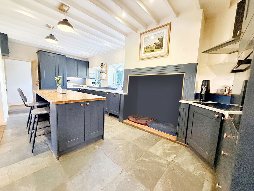 Property photo 2 of 24