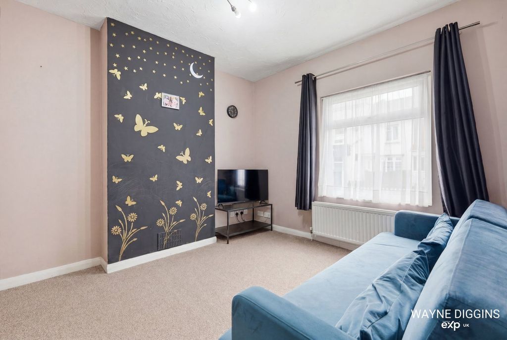 Property photo 2 of 18
