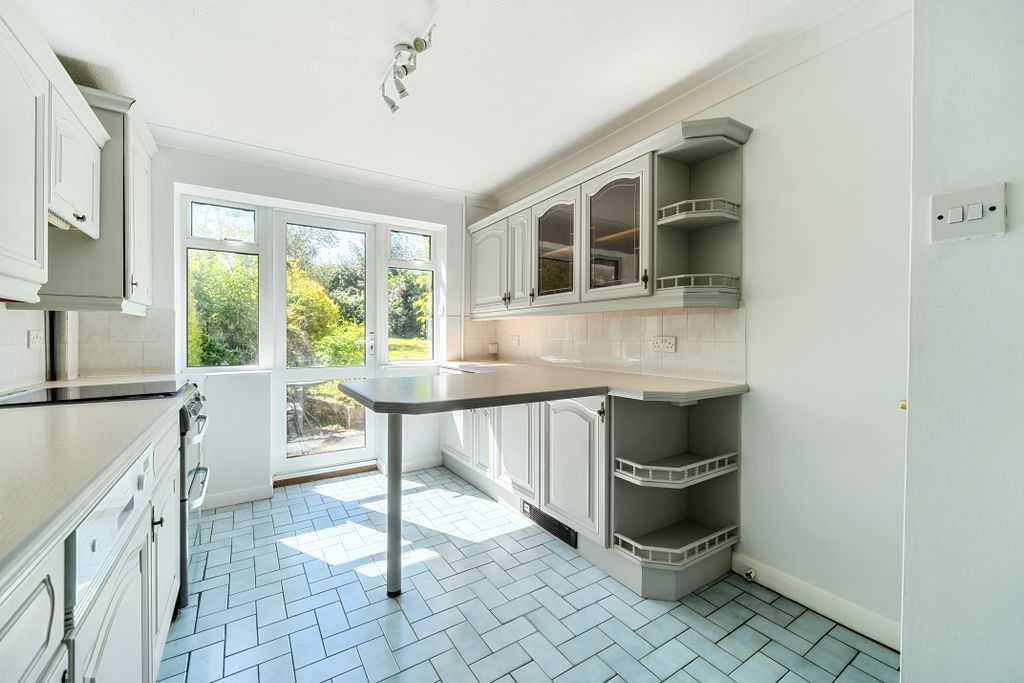Property photo 3 of 15 Kitchen