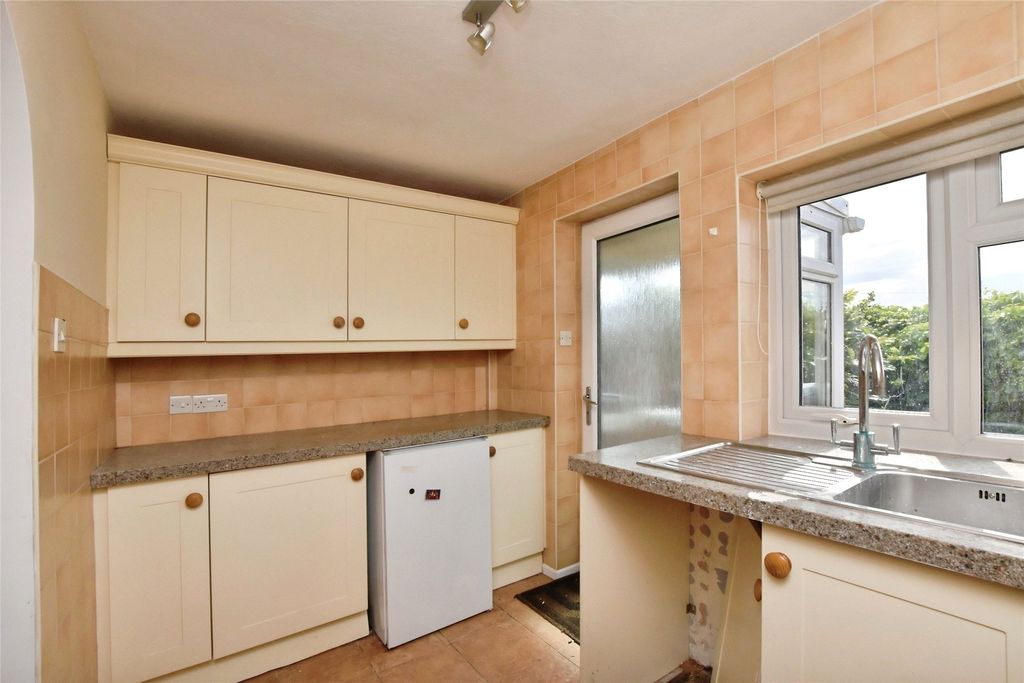 Property photo 2 of 18 Kitchen
