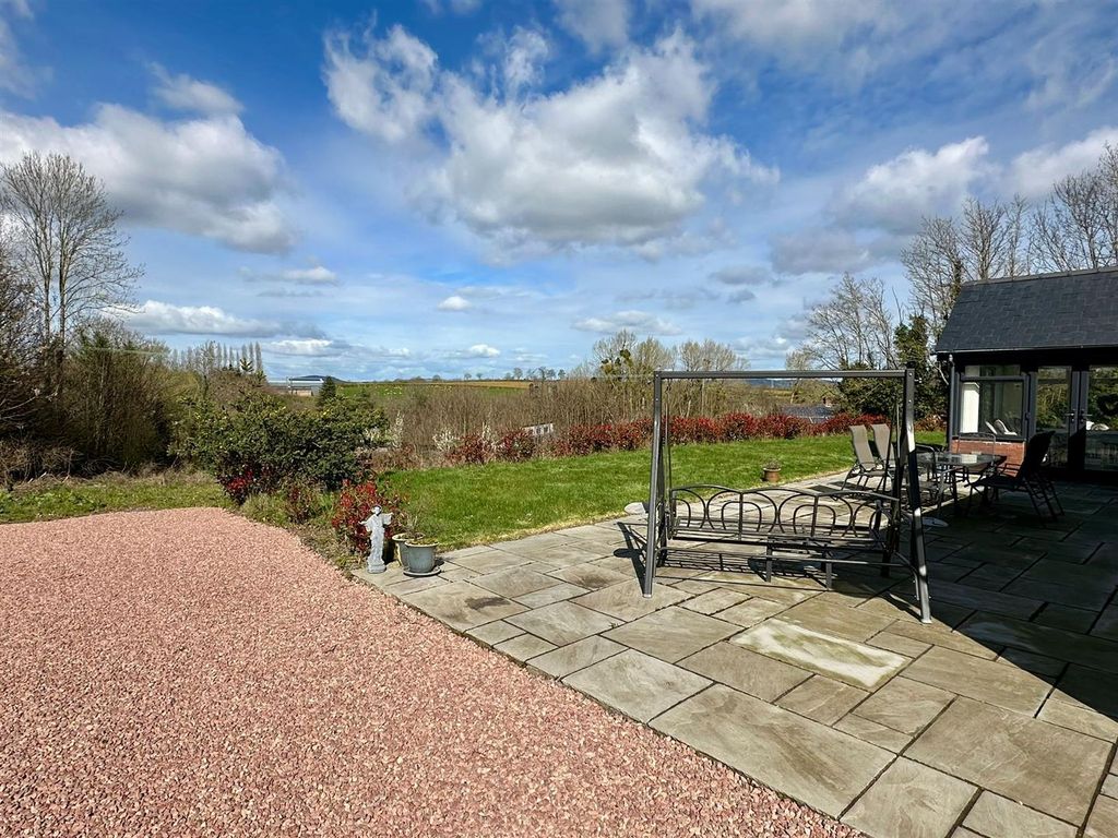 Property photo 2 of 26