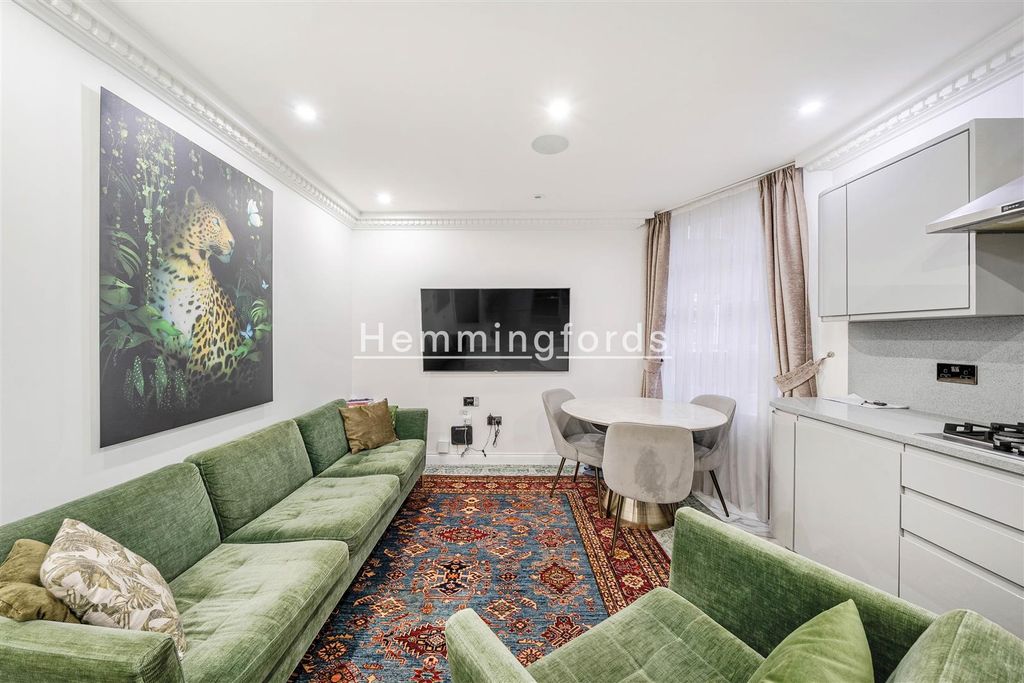Property photo 3 of 11 111 Scott Ellis Gardens-05.Jpg