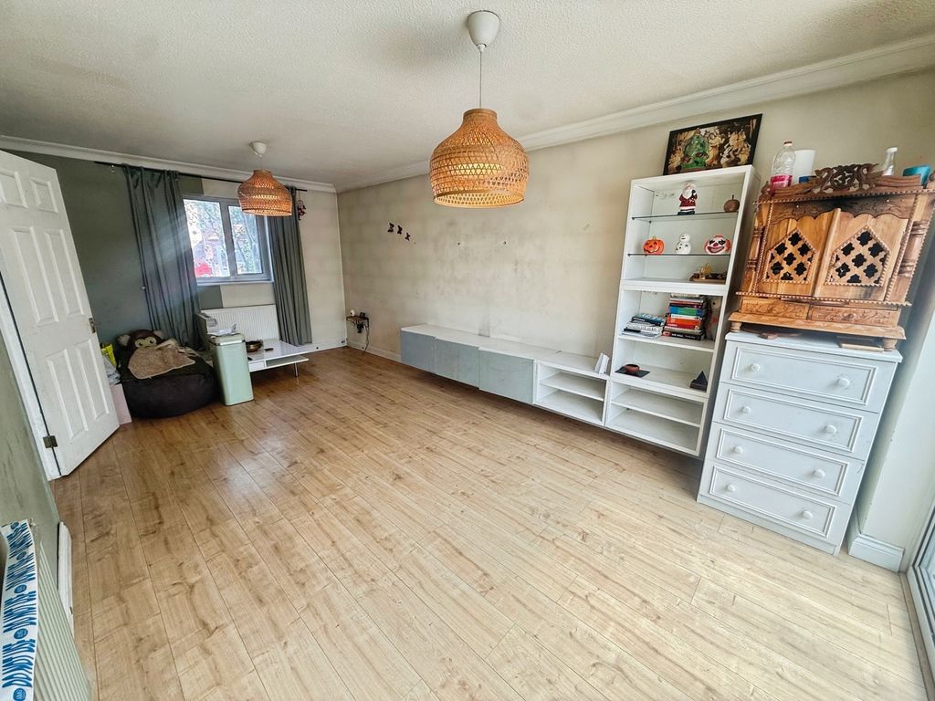 Property photo 3 of 16 Pbox-Img.Jpg