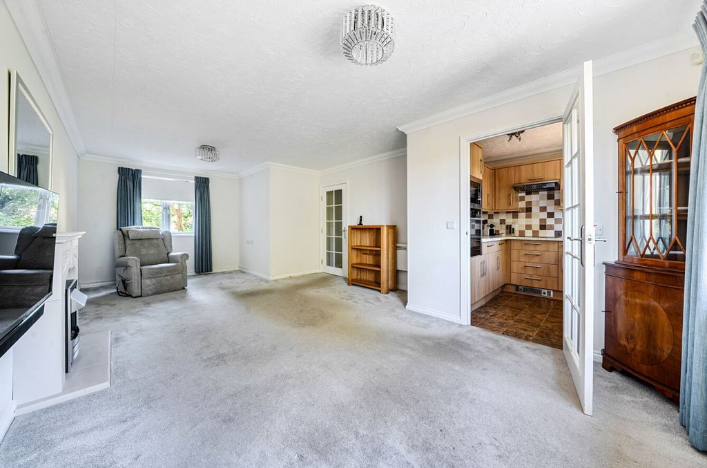Property photo 2 of 31