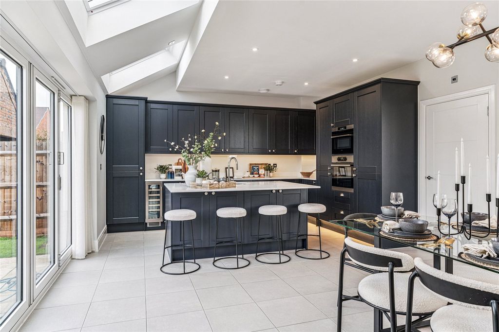 Property photo 3 of 17 Show Home