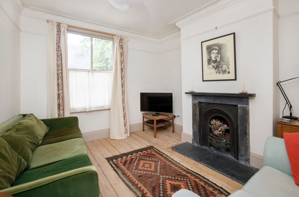 Property photo 3 of 14 Gb21404