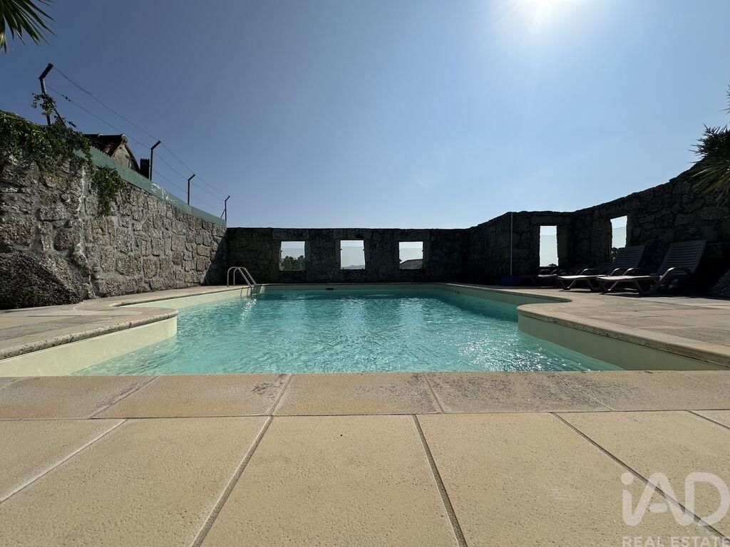 Property photo 1 of 40