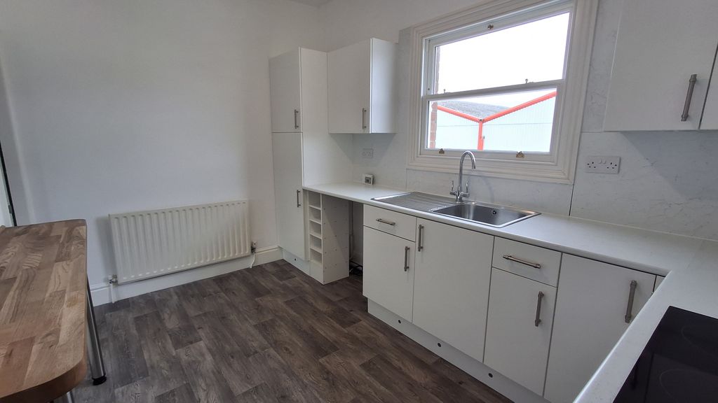 Property photo 3 of 9 Kitchen