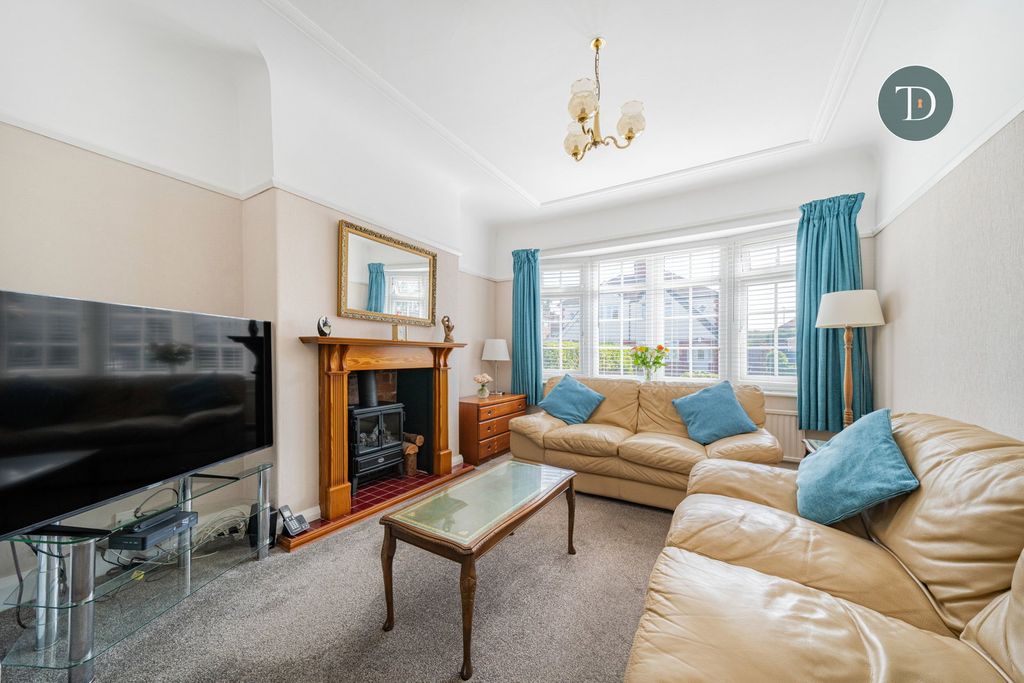 Property photo 2 of 32
