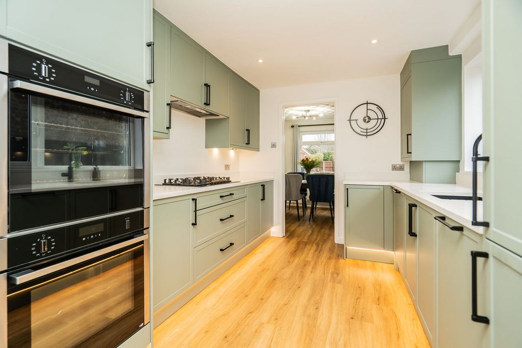 Property photo 2 of 25