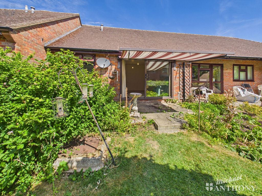 Property photo 3 of 10 Cam03852G0-Pr0718-Still010