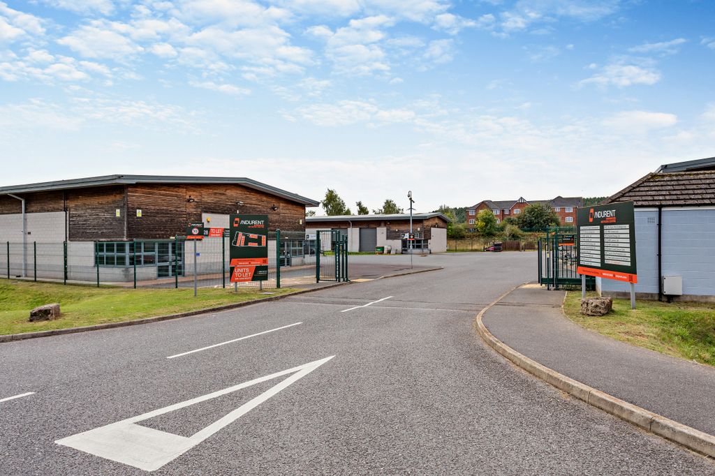 Property photo 3 of 5 8621278-Exterior06-800