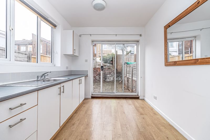 Property photo 2 of 17 .