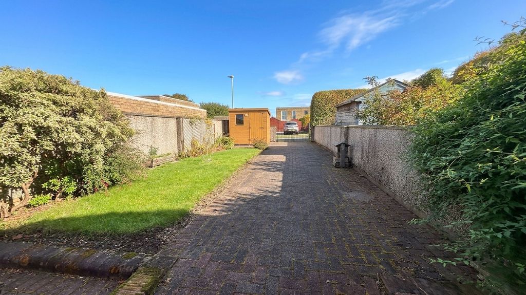 Property photo 2 of 13 Garden/Parking