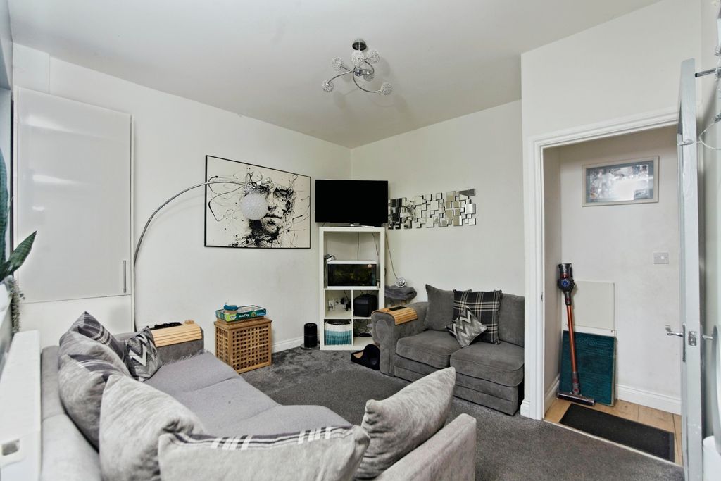 Property photo 3 of 22 Pbox-Img.Jpg