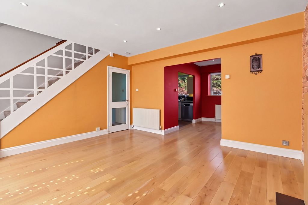 Property photo 2 of 8
