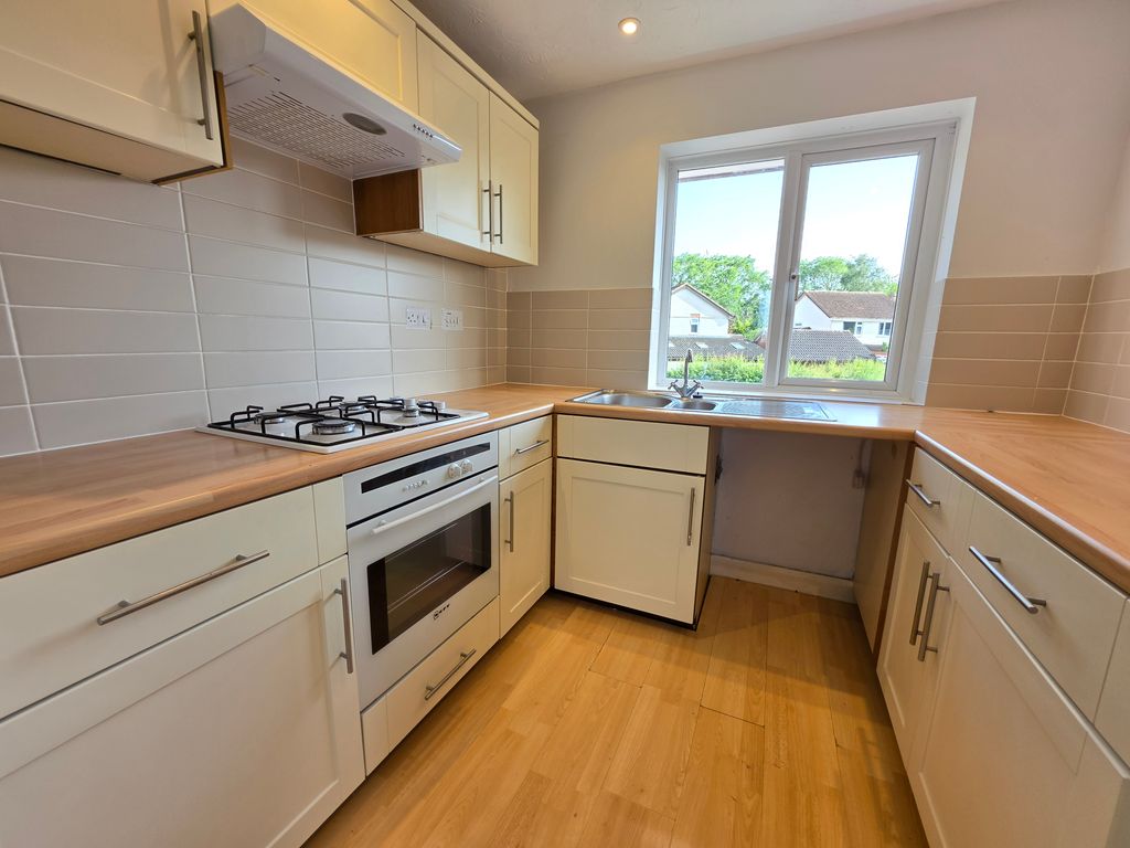 Property photo 2 of 6 Kitchen