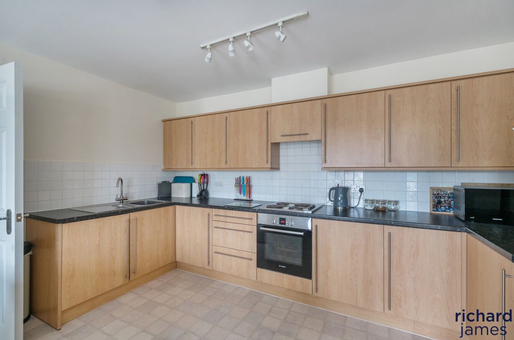 Property photo 2 of 14 B99B9Ecf78954A7d8Ece2809Fb9Bd779